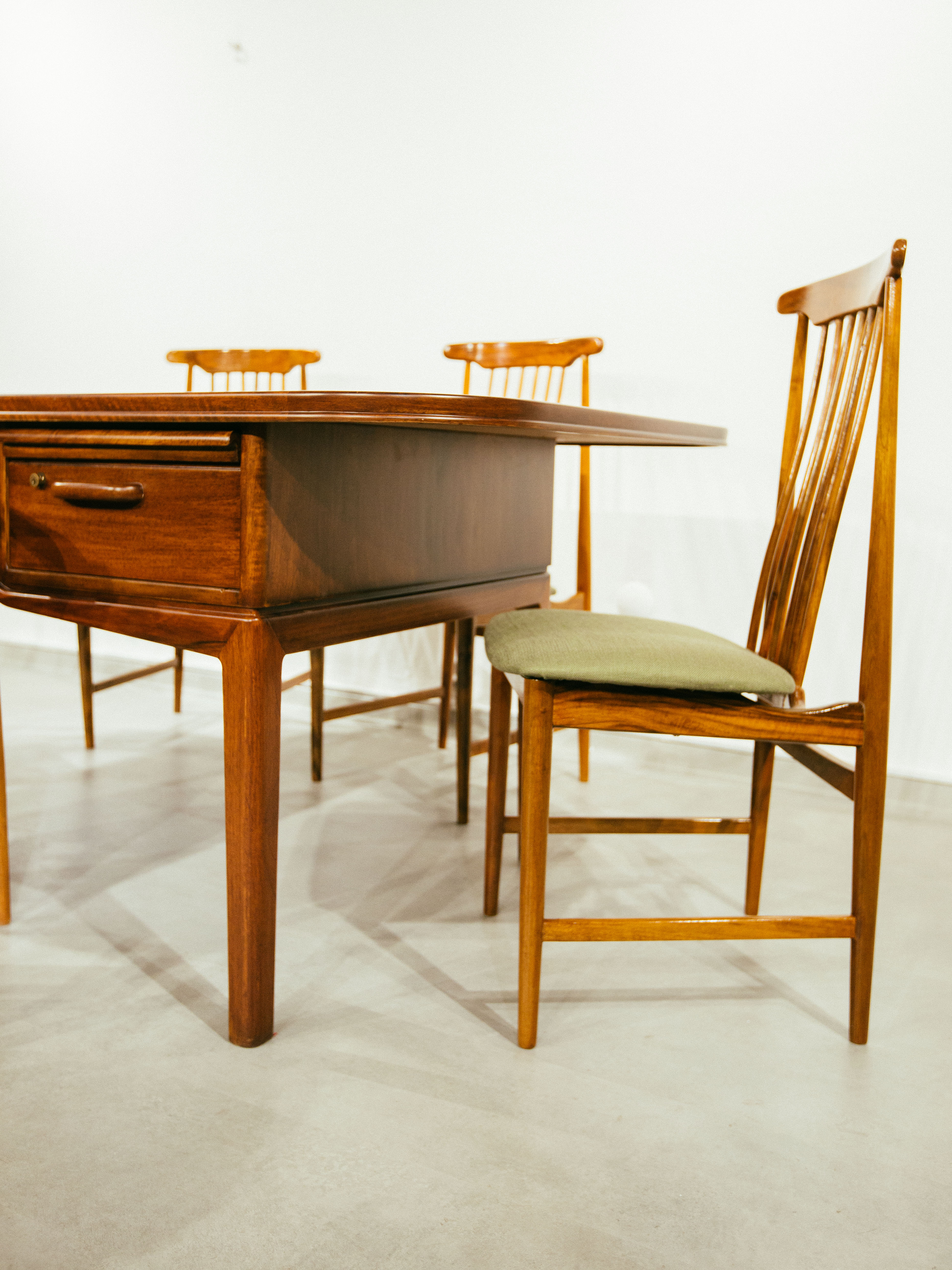 A Kågens Industrier AB marka , 1960s, maun ağacı yazı masası 